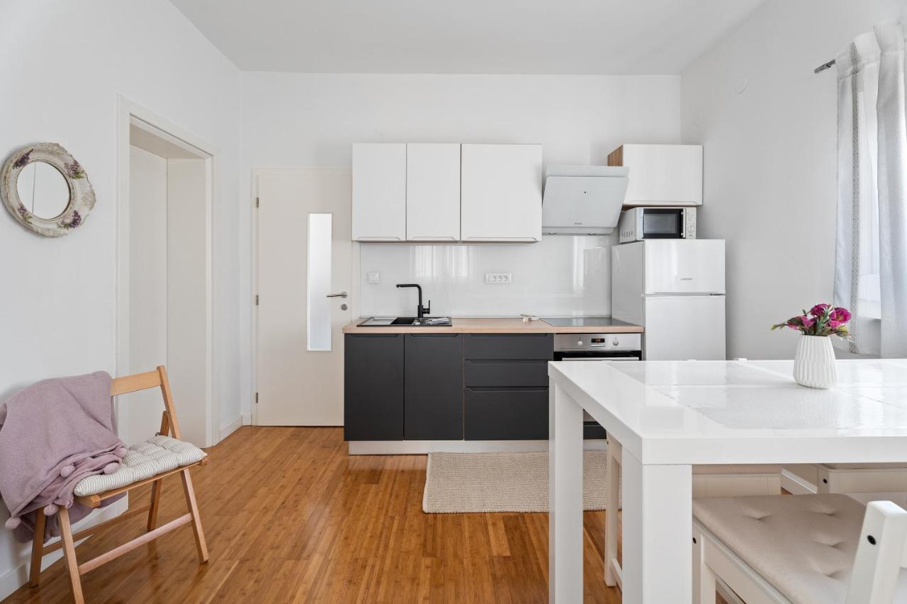 פודסטראנה Apartments Dante מראה חיצוני תמונה