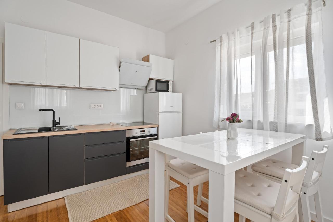 פודסטראנה Apartments Dante מראה חיצוני תמונה